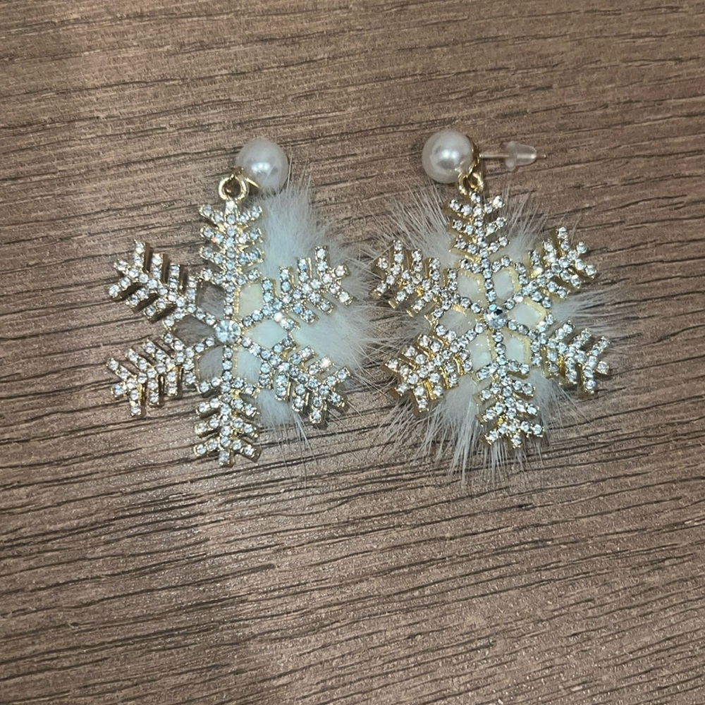 Gold snowflake fur pendant earrings